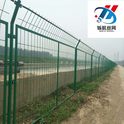 公路護欄網(wǎng)安裝工程案例